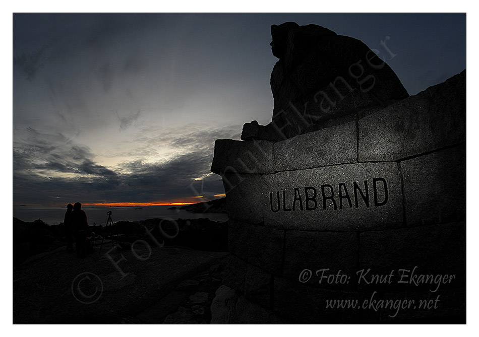 Her har nok Ulabrand sett mang en flott solnedgang. Det som startet som en smal stripe i horisonten utviklet seg raskt. -   Foto: Knut Ekanger / www.ekanger.net