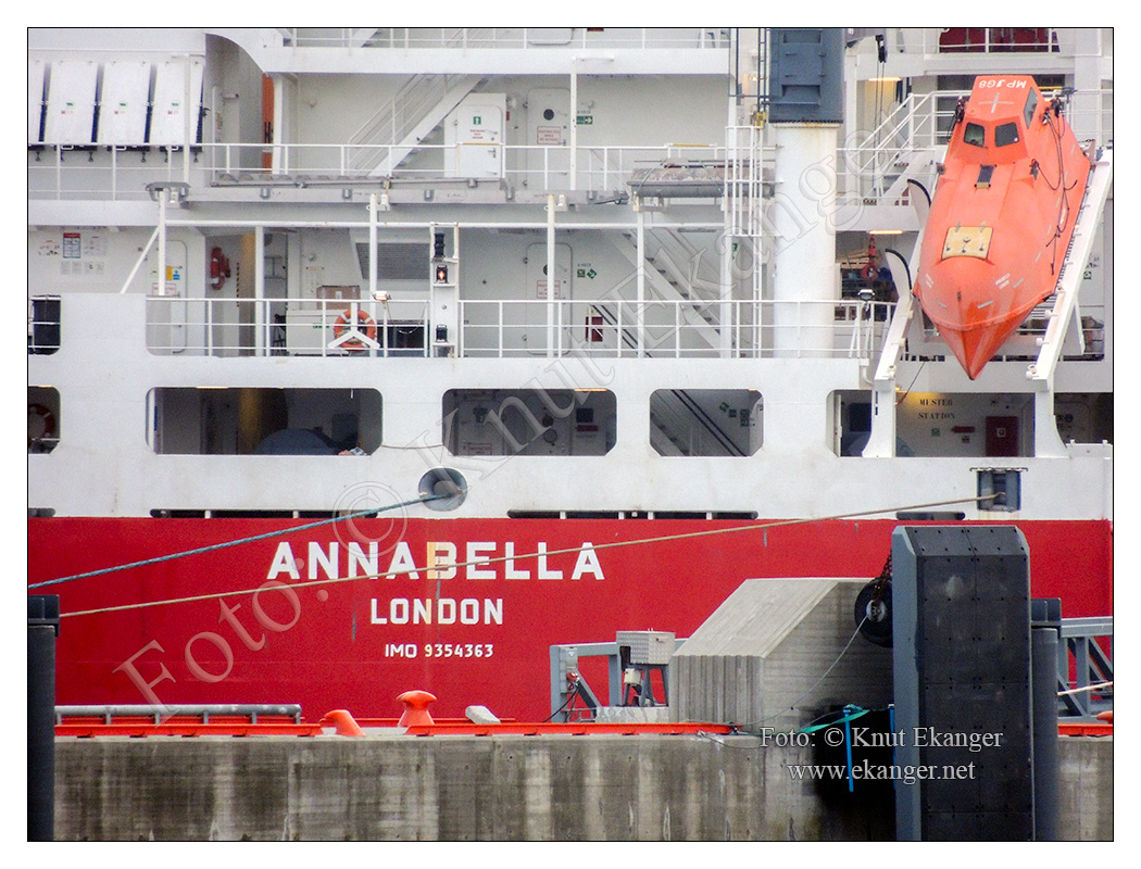 Annabella legger fra kai i Larvik havn og forvinner ut Larviksfjorden 16.06.2012.