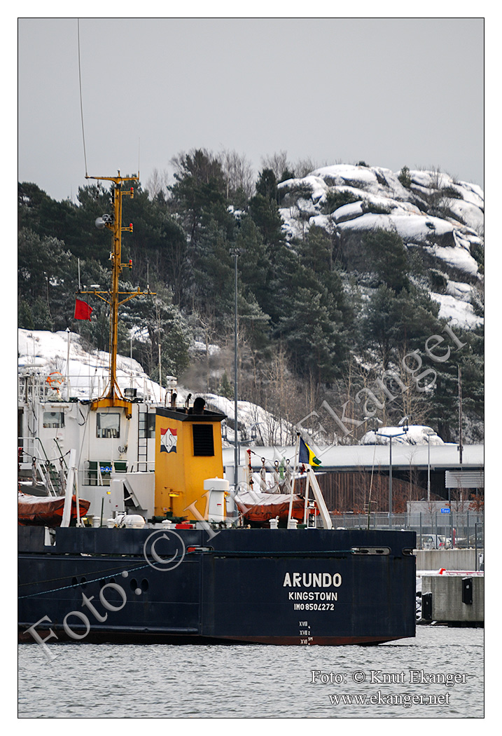 Arundo ved kai i kanalen, Larvik havn - 05.01.2012.